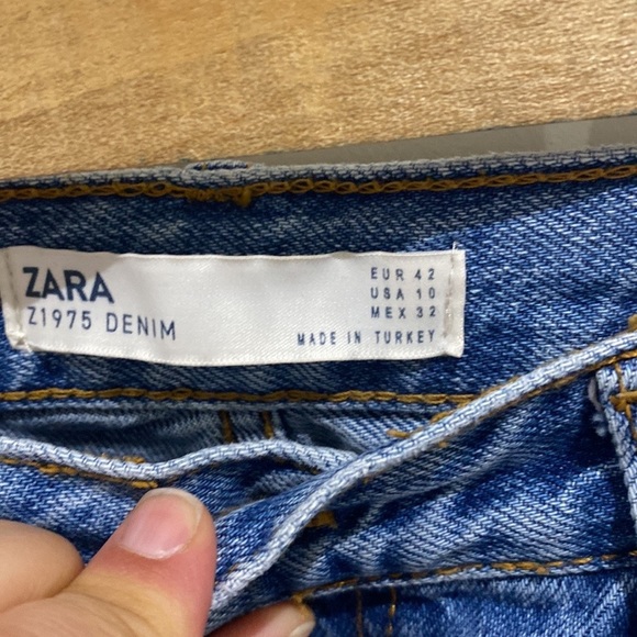 Zara high waste jean shorts size 10 - Picture 4 of 5